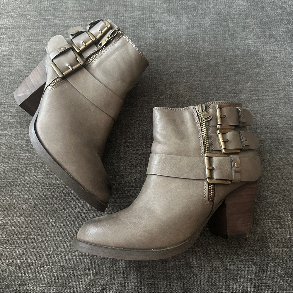 Mossimo size 6.5 Stylish Women's Ankle Boots with Buckle Detail